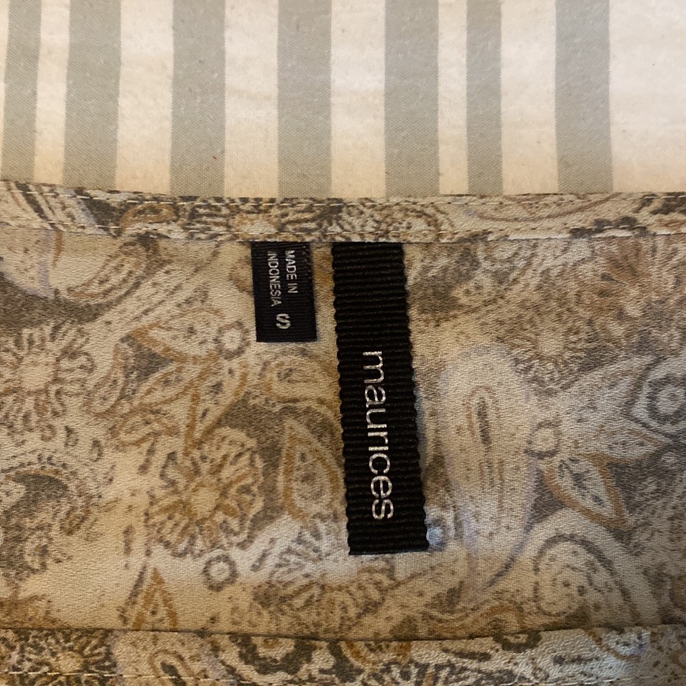 Lot of Maurice’s tops - Picture 5 of 16